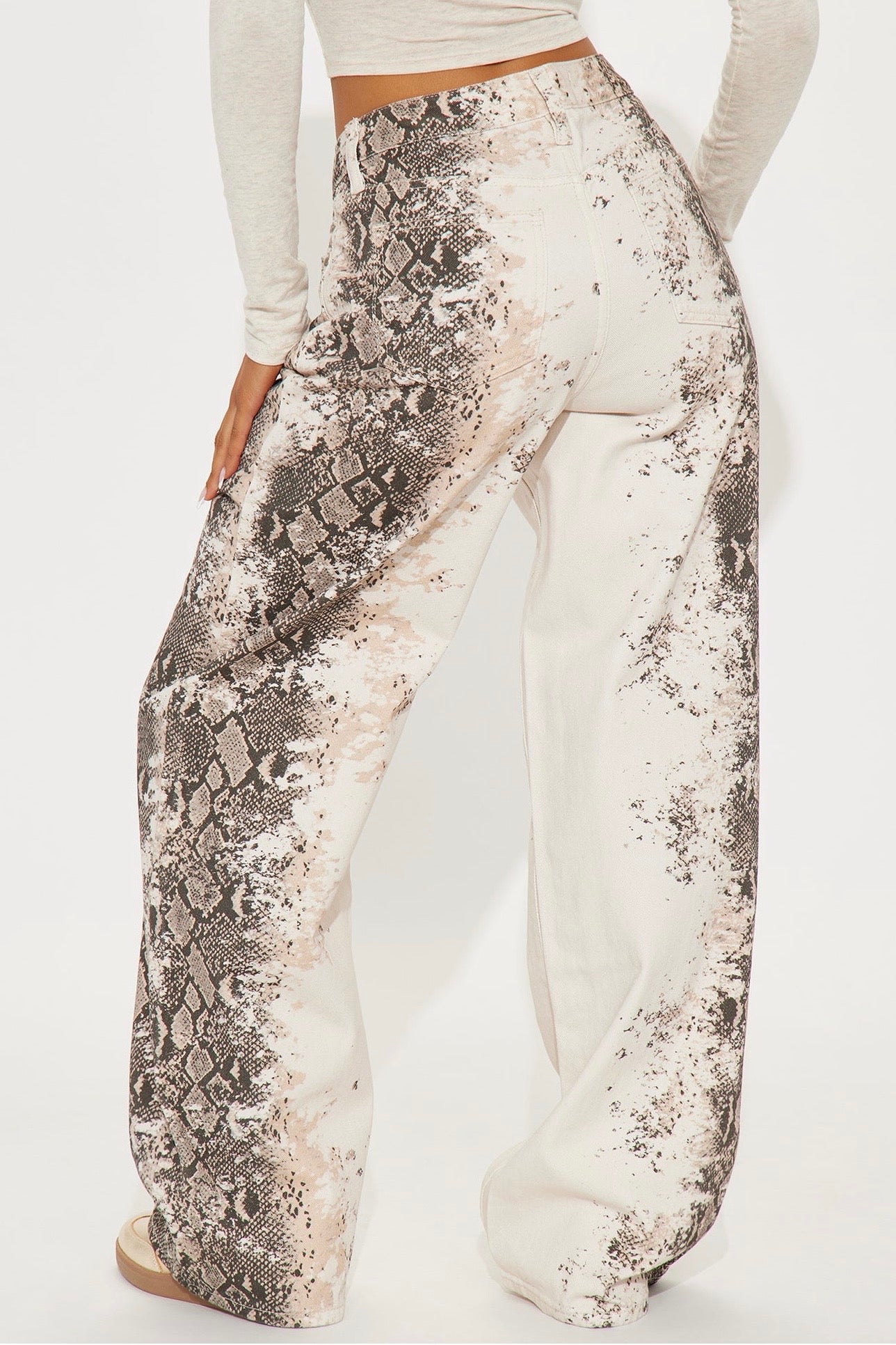 FaahionNova SnakePrint Jeans